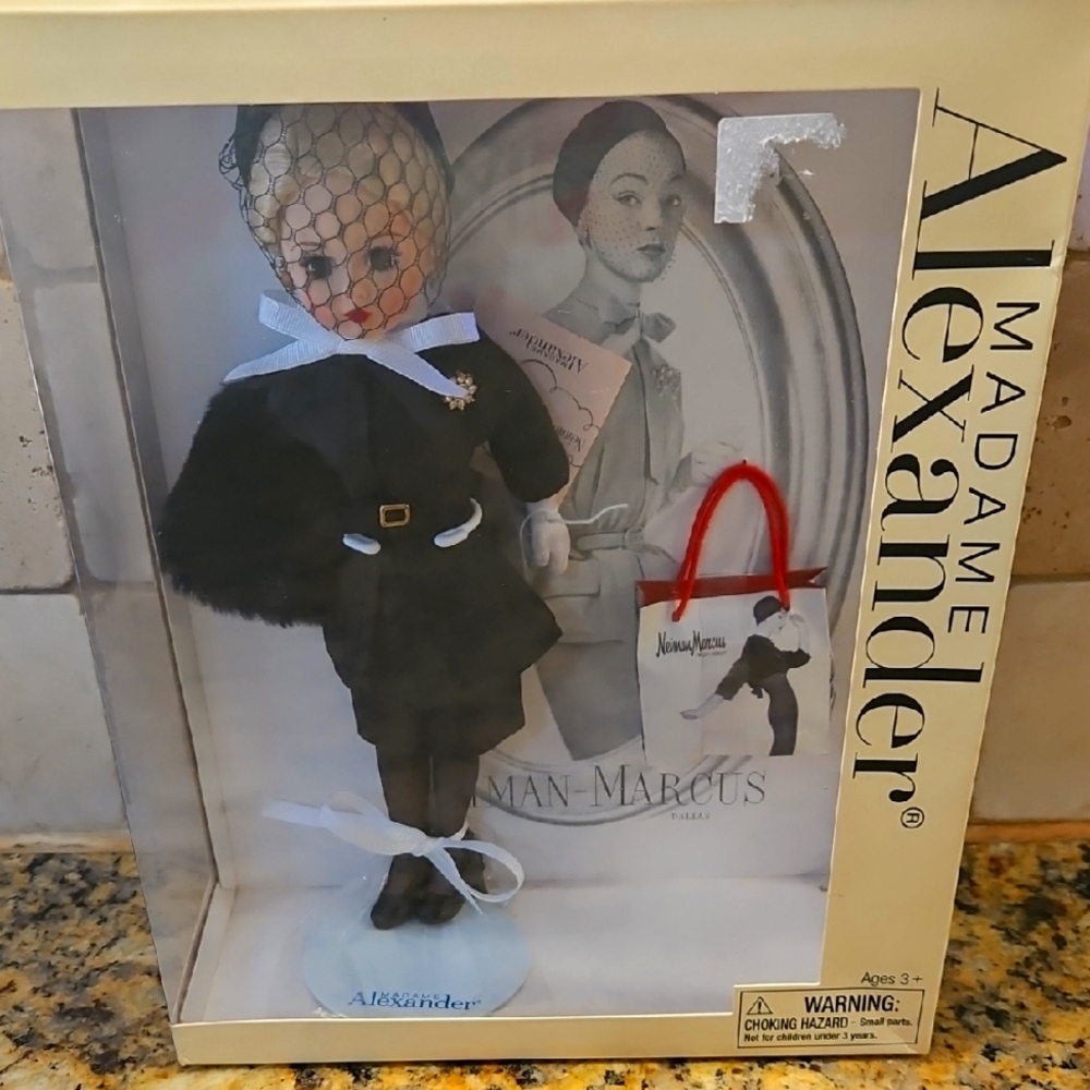 NWT MADAME ALEXANDER NEIMAN MARCUS 100th ANNIVERSARY DOLL Original Box